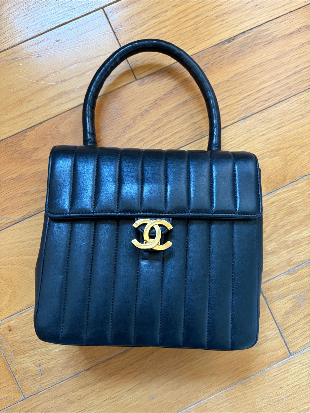 CHANEL vintage vertical top handle
